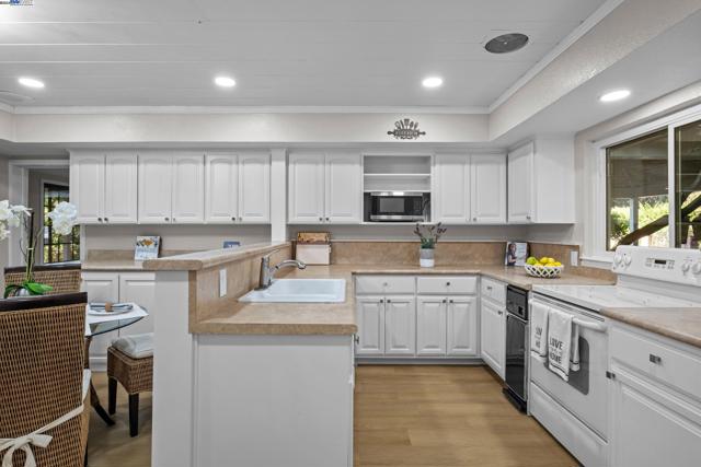 Image 14 of 47 For 6 Wanda Way  