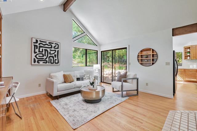 2394 Ironwood Pl, Alamo CA: https://media.crmls.org/mediaz/8e94eed5-6f03-4264-b491-617282b2ecd4.jpg