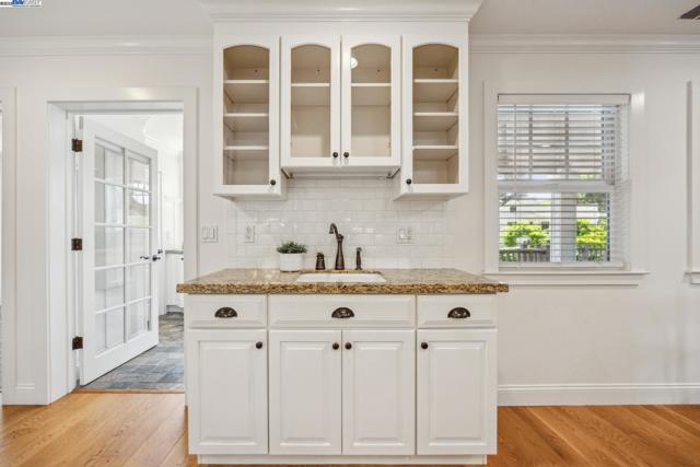 628 Saint Mary St, Pleasanton CA: https://media.crmls.org/mediaz/8e952242-e2d5-4d5b-b4e0-eab6a7cf2dbc.jpg