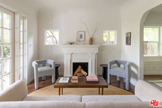 2919 Gleneden Street, Los Angeles CA: https://media.crmls.org/mediaz/8e9543ca-d5c4-421d-a17f-52d6685e9d33.jpg
