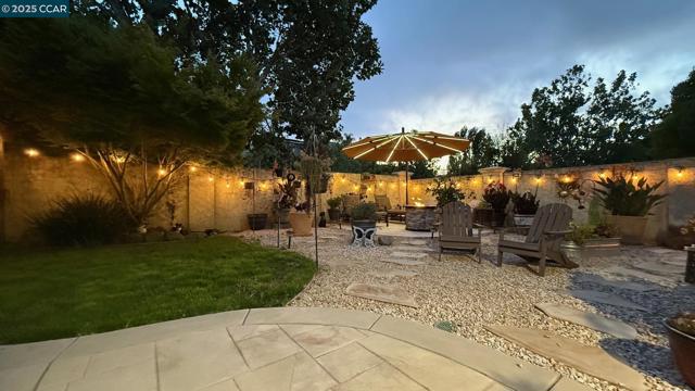 1033 LANTERN BAY, Hercules CA: https://media.crmls.org/mediaz/8e95f33e-0179-4334-96a0-023b8624fce1.jpg
