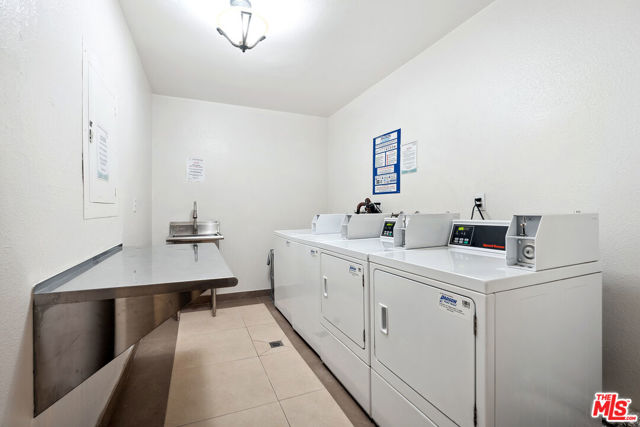 1250 S Beverly Glen Boulevard, Los Angeles CA: https://media.crmls.org/mediaz/8e96130e-fb25-4db1-9f85-c46ee7c68fcc.jpg