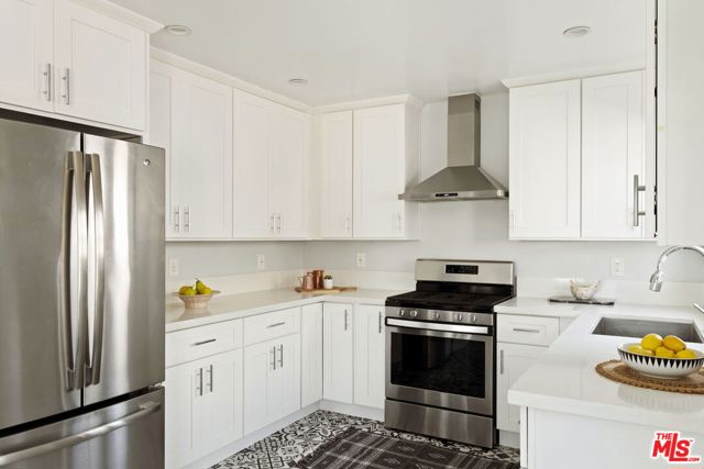 2907 Potomac Avenue, Los Angeles CA: https://media.crmls.org/mediaz/8e9708d3-89dc-4e26-acbe-0e50d3387716.jpg