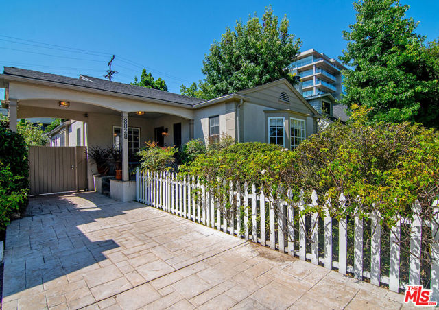 8828 Rosewood Avenue, West Hollywood CA: https://media.crmls.org/mediaz/8e970e73-63ae-4e0a-81cd-b208a4268901.jpg