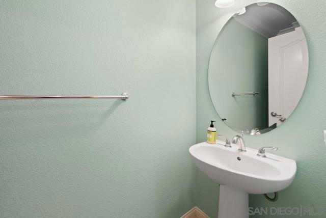10556 Debreceni Way, San Diego CA: https://media.crmls.org/mediaz/8e972a0e-134b-435d-8246-5e390939a1fa.jpg