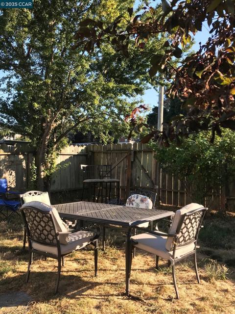 13 Werden St, Vallejo CA: https://media.crmls.org/mediaz/8e972d02-36f5-4e83-b375-1340f734fa27.jpg
