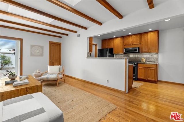 1620 18th Street, Manhattan Beach CA: https://media.crmls.org/mediaz/8e979d71-50f3-4646-a7a8-6256dc7600bb.jpg