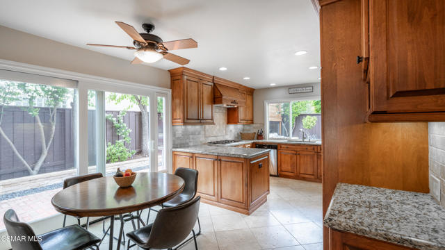 1635 Swansea Place, Westlake Village CA: https://media.crmls.org/mediaz/8e97d748-f8d1-4844-bf40-87d8b4e419ce.jpg