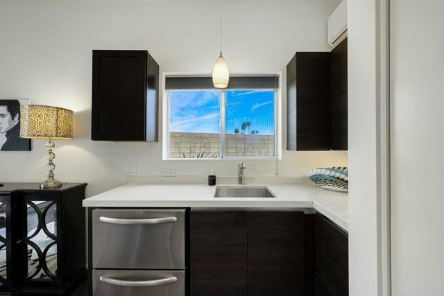 428 Chelsea Drive, Palm Springs CA: https://media.crmls.org/mediaz/8e984023-6537-4f28-875c-88f459a0bbea.jpg