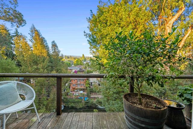 1890 Wharf Road, Capitola CA: https://media.crmls.org/mediaz/8e9849f2-9335-4359-a8a3-7f01ad30534a.jpg
