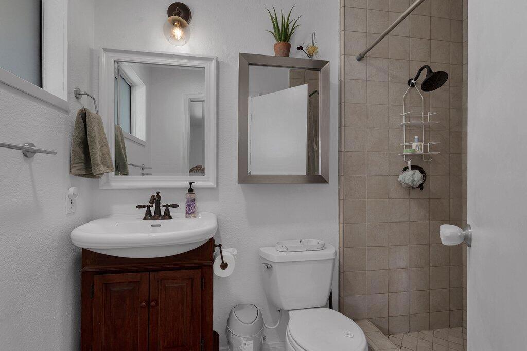 https://media.crmls.org/mediaz/8e987077-7c65-4ac5-ab7f-cce100a63fd7.jpg?preset=X-Large