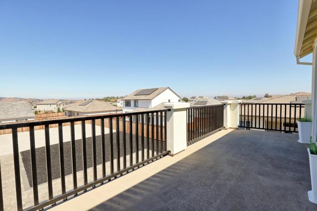 172 Vienna Way, Hollister CA: https://media.crmls.org/mediaz/8e989174-b6b6-4376-bdd1-58ccd23d721e.jpg