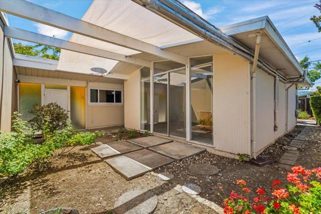 939 S Tantau Avenue, Cupertino CA: https://media.crmls.org/mediaz/8e98bbf5-b56e-405f-b256-c0acdad08b1f.jpg