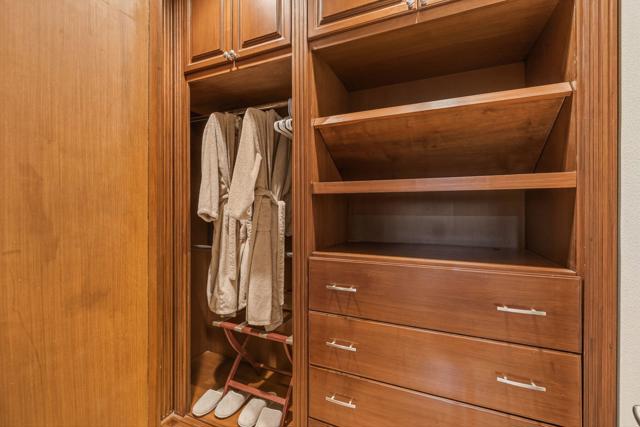 334 Crest Lake Drive, Palm Desert CA: https://media.crmls.org/mediaz/8e98c40a-ec6a-4284-b914-65ba60237f39.jpg