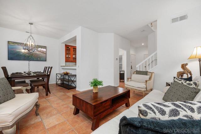 3965 Via Holgura, San Diego CA: https://media.crmls.org/mediaz/8e991f5e-3052-4c46-b105-d69d0845414a.jpg