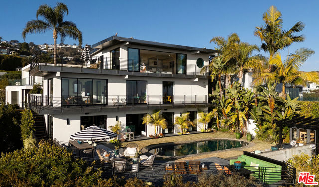 1501 Viewsite Terrace, Los Angeles CA: https://media.crmls.org/mediaz/8e99bb4a-c4e6-4bfb-86d4-036d21244af1.jpg