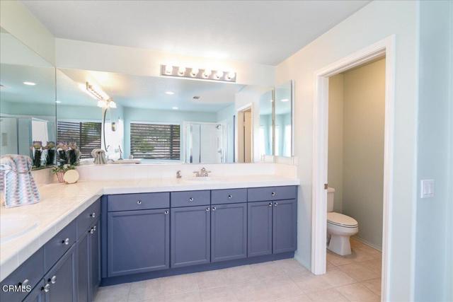 29065 Madrid Place, Castaic CA: https://media.crmls.org/mediaz/8e9a21bc-9639-4df9-a195-b4fb68afee57.jpg