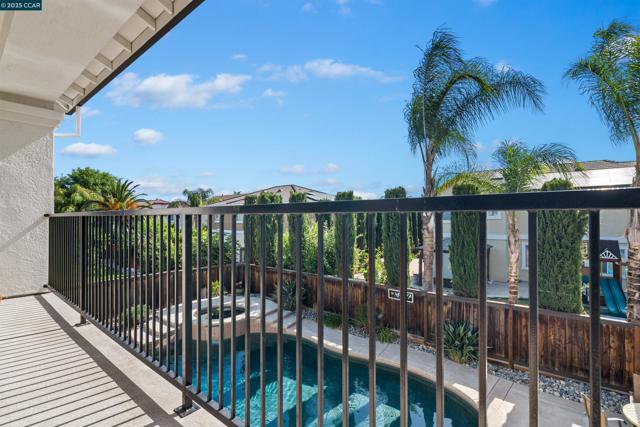 1840 Tanglewood Ln, Brentwood CA: https://media.crmls.org/mediaz/8e9a5625-e426-4cef-8e8f-1f0406c394f7.jpg