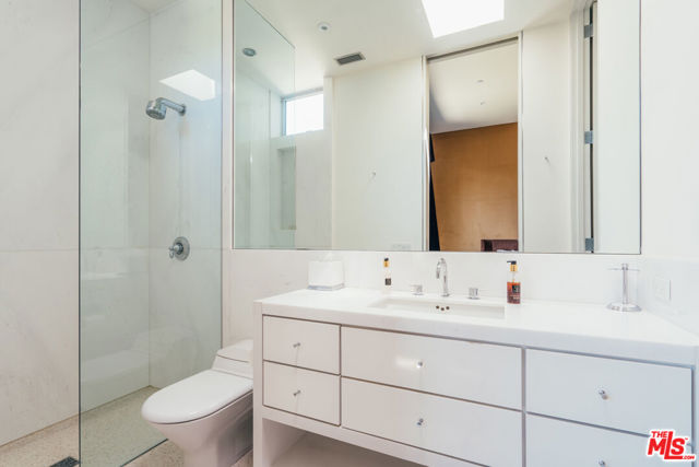 1470 CARLA, Beverly Hills CA: https://media.crmls.org/mediaz/8e9adb3d-2782-463c-82b8-78c4532e77fa.jpg