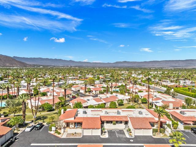 2077 S Caliente Drive, Palm Springs CA: https://media.crmls.org/mediaz/8e9b8518-5e6b-4ed9-92a8-9c06c62dcfcf.jpg