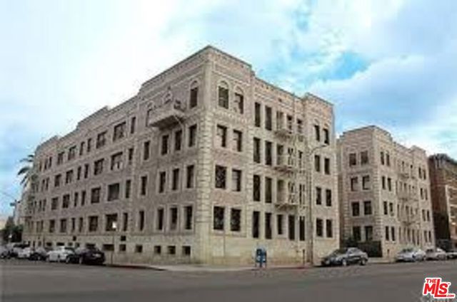 2121 James M Wood Boulevard, Los Angeles CA: https://media.crmls.org/mediaz/8e9c2803-df21-46df-a6d6-c5521f33dc04.jpg