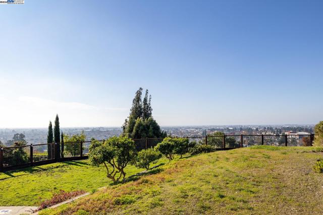 2567 Humboldt, San Leandro CA: https://media.crmls.org/mediaz/8e9c8bfb-73fb-48d5-9aa5-faaf0ea6259f.jpg