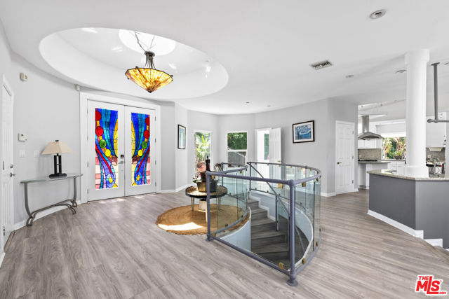 22449 Cass Avenue, Woodland Hills CA: https://media.crmls.org/mediaz/8e9d3490-9063-4f96-baf5-223770ff8912.jpg
