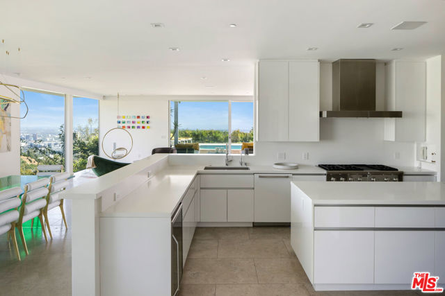1476 Carla, Beverly Hills CA: https://media.crmls.org/mediaz/8e9d6a99-dd61-4a43-a8cd-84e71b359e32.jpg