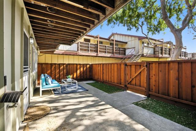 3015 Los Prados Street, San Mateo CA: https://media.crmls.org/mediaz/8e9dcfa9-22bc-4c29-95b6-a9021749e2eb.jpg