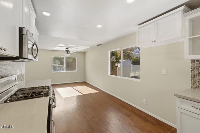 Detail Gallery Image 17 of 39 For 593 Talbert Ave, Simi Valley,  CA 93065 - 4 Beds | 2/1 Baths