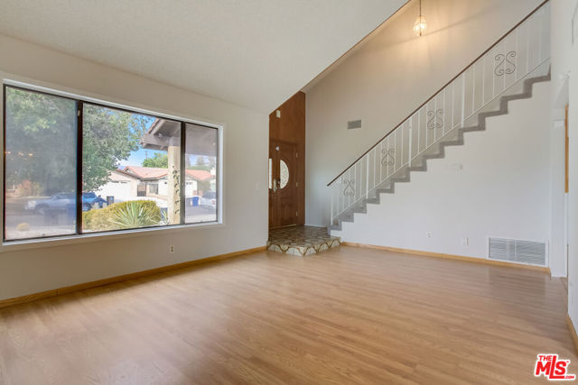 14610 Kinzie Street photo 5