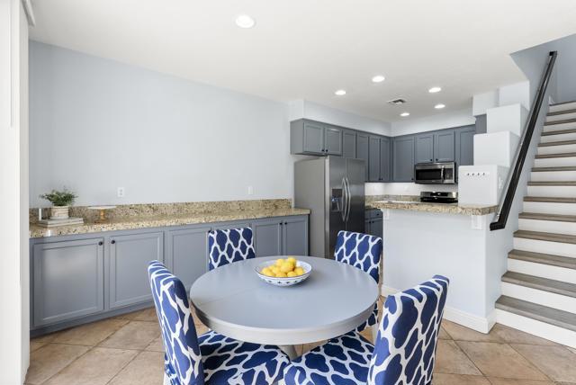 Detail Gallery Image 11 of 38 For 1421 Caminito Sardinia #3,  Chula Vista,  CA 91915 - 3 Beds | 3 Baths