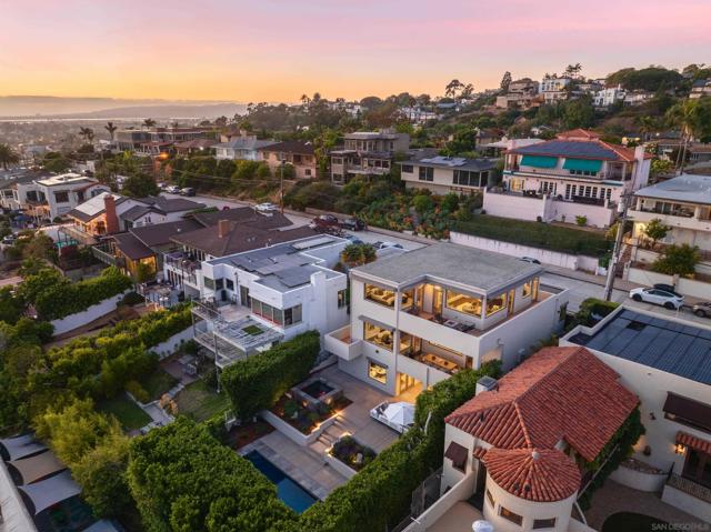 2111 W California Street, San Diego CA: https://media.crmls.org/mediaz/8e9ea993-804d-41c5-b9d8-f4e638c4c7b4.jpg