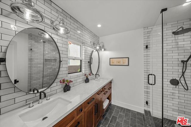 1663 S Ogden Drive, Los Angeles CA: https://media.crmls.org/mediaz/8e9eedb5-a5c2-453e-a90c-34aaef0ec234.jpg