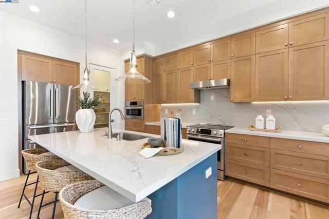 1937 Grand Street, Alameda CA: https://media.crmls.org/mediaz/8e9f14e2-569c-472e-ae46-0e5e7984219a.jpg