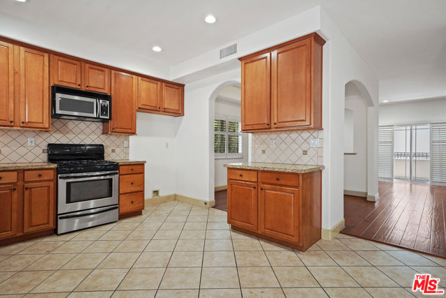 14544 Margate Street, 10 photo 3