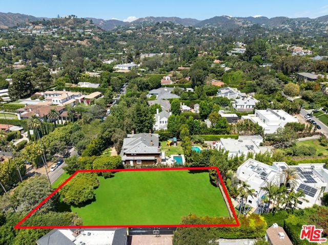 184 S Rockingham Avenue, Los Angeles CA: https://media.crmls.org/mediaz/8e9f7a18-6da6-4535-ac74-95f3d434dacb.jpg
