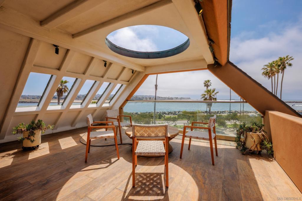 2617 Ocean Front Walk