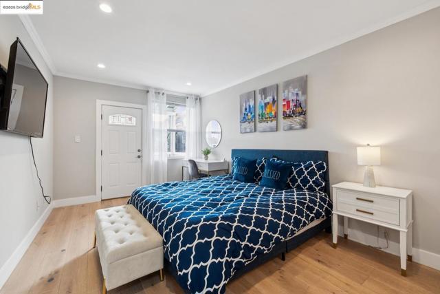 1537 Revere AVE, San Francisco CA: https://media.crmls.org/mediaz/8e9ff40d-6594-4585-80bc-dec520c627aa.jpg