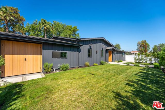 20215 Lorenzana Drive, Woodland Hills CA: https://media.crmls.org/mediaz/8ea02cce-0bc3-4dff-a5c4-4e504100b7cd.jpg