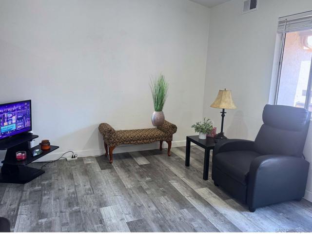 875 W San Ysidro Blvd, San Ysidro CA: https://media.crmls.org/mediaz/8ea0489e-fc38-4023-b77c-2d1c3a21031f.jpg