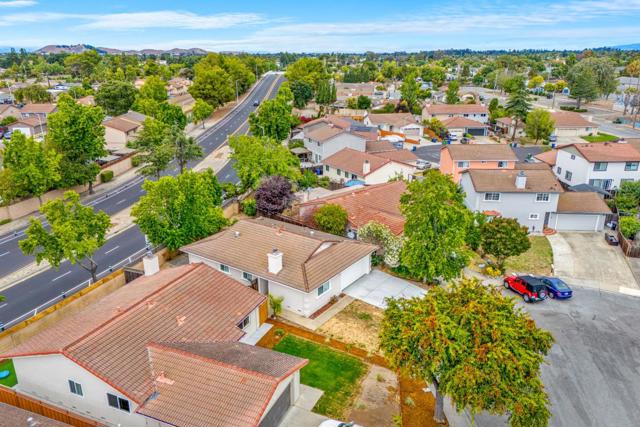 6084 Amador Place, Newark CA: https://media.crmls.org/mediaz/8ea11213-95a3-4e35-afac-b08392530c56.jpg