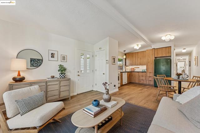 350 Henry St, Oakland CA: https://media.crmls.org/mediaz/8ea1a230-61c8-4819-bee8-f9b2ef509cb4.jpg
