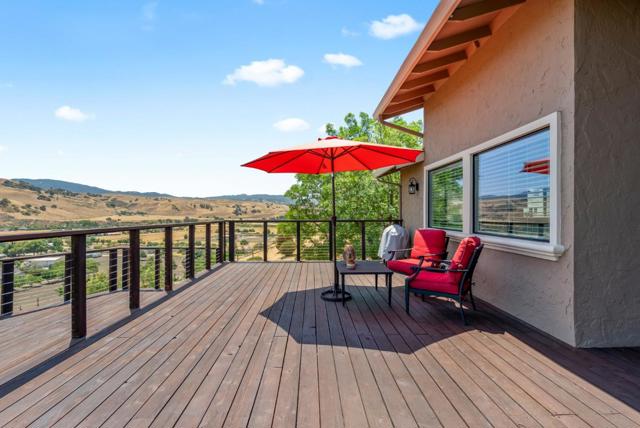 38 Barbras Court, Hollister CA: https://media.crmls.org/mediaz/8ea1ea37-7246-4ff6-b306-ad1e700c6c8c.jpg