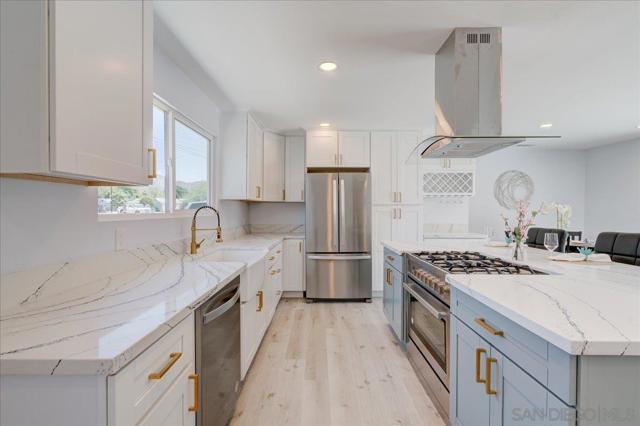 14543 Kittery St, Poway CA: https://media.crmls.org/mediaz/8ea26b2d-ccd3-428c-8488-ae6a14004797.jpg