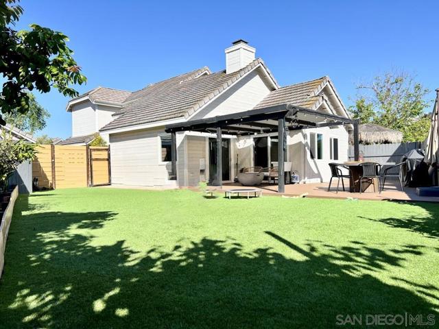 10632 Rancho Carmel Dr, San Diego CA: https://media.crmls.org/mediaz/8ea27cfc-d0b0-4830-a464-8f2b9f658c17.jpg