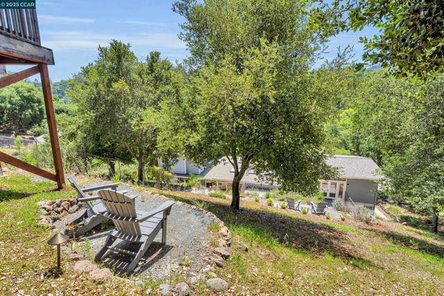 231 Orchard Rd, Orinda CA: https://media.crmls.org/mediaz/8ea2b14d-7ac9-4c0f-be4e-d201d27983a7.jpg