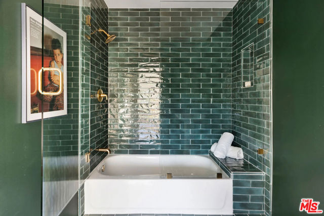 2600 Zorada Drive, Los Angeles CA: https://media.crmls.org/mediaz/8ea2c3a0-f58e-4159-845a-48f4799262ec.jpg