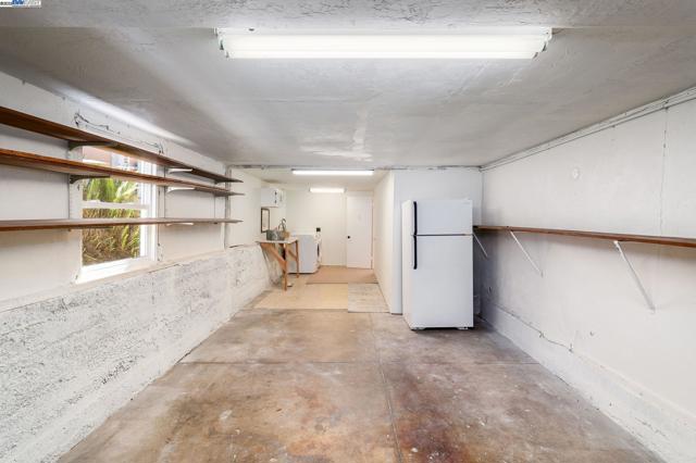 5731 Hermann St, Oakland CA: https://media.crmls.org/mediaz/8ea2ca13-ccbd-4a12-926f-caaca2981c0c.jpg