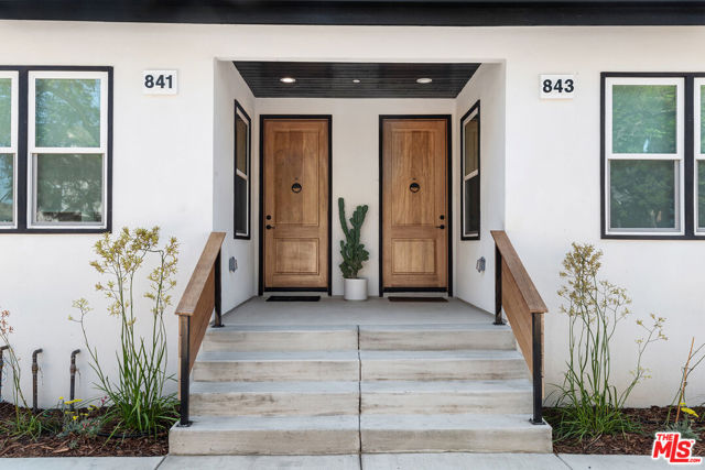 841 N La Fayette Park Place, Los Angeles CA: https://media.crmls.org/mediaz/8ea2e253-113e-4fd9-8aa8-f092a0b4792f.jpg